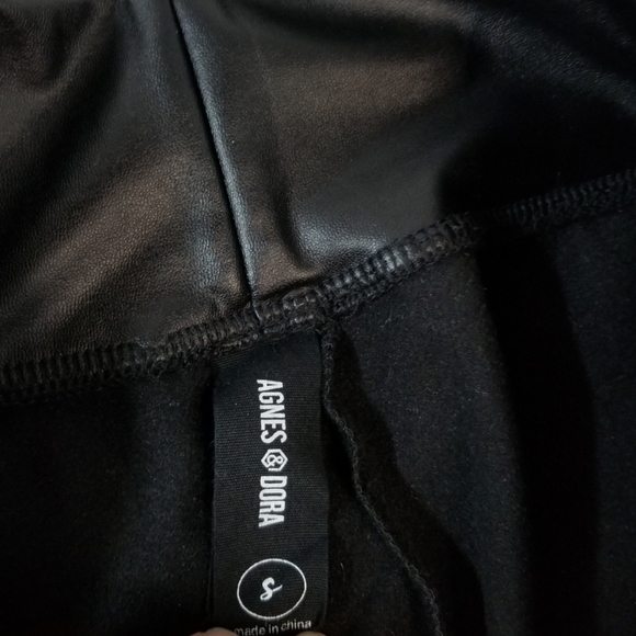 Agnes & Dora Faux Leather Leggings Black, Size Small - Picture 4 of 8